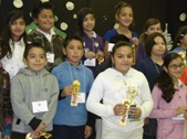 Felicidades especiales a las ganadoras: primer lugar, Anna Esparza (en la foto con blanco) y el segundo lugar, Leslie Sánchez (en la foto con rosado)