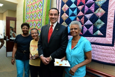 Hattie Holmes Quilters and Mayor Gray