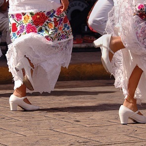 Mexican folk dancers