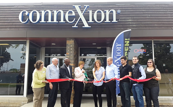 Connexion ribbon cutting