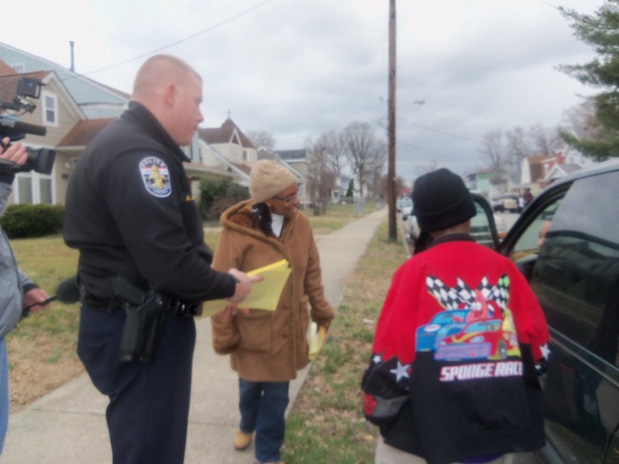 Councilwoman Scott and officers from LMPDâ€™s 2nd Division, including ...