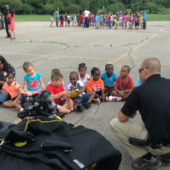 kindegarden and cops