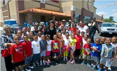 Image of Mayor with group of children at Shop Rite Opening