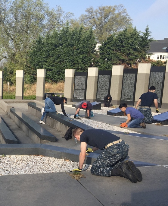 WWII Memorial cleaning