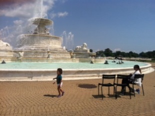 chairs surrounding Scott Memorial Fountain on Belle Isle