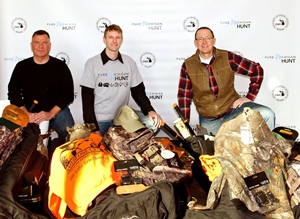2015 Pure Michigan Hunt winners with prizes