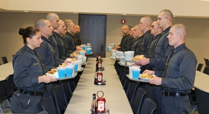 Recruits eat lunch
