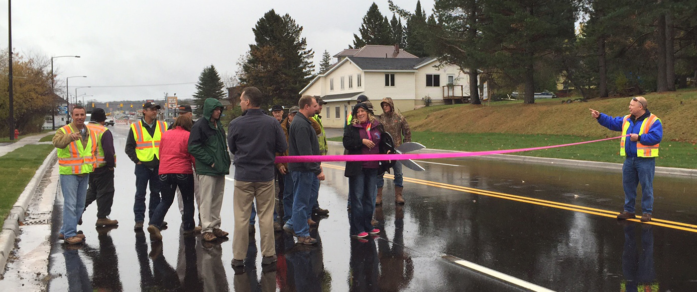 US-2ribboncutting US-2ribboncutting