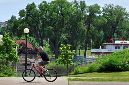 Bicycler in park