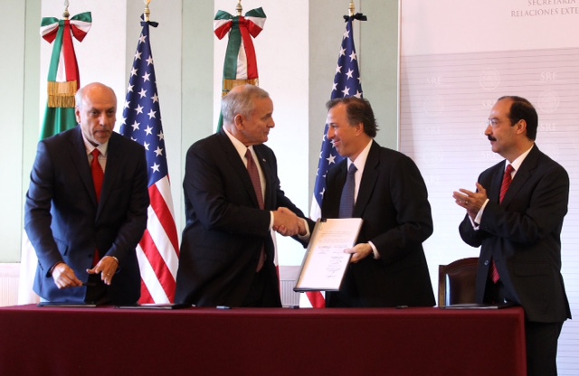 Governor Dayton and Mexican Secretary of Foreign Affairs Jose Antonio Meade 