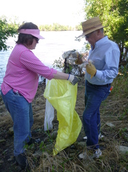 Volunteers at riverboat cleanup