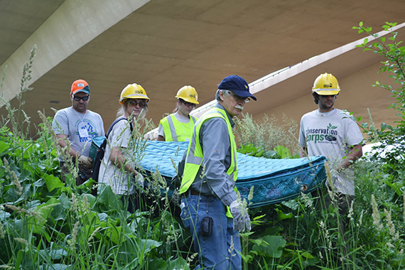 Mississippi Riverboat cleanup