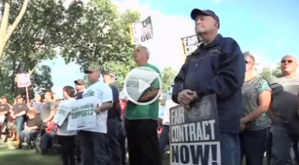 Lt. Governor Smith stands with Steelworkers for fair contract