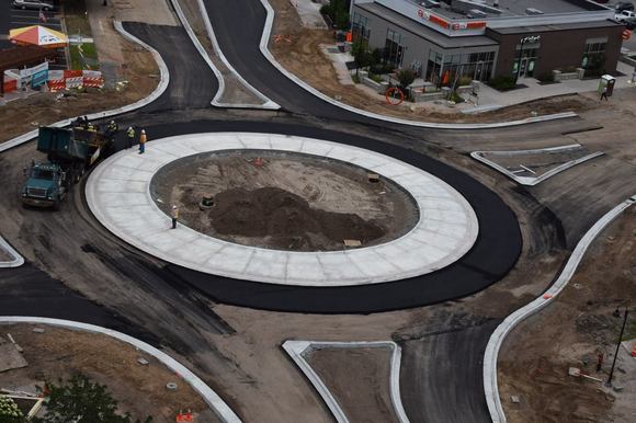 Crews paving Lyndale Avenue roundabout 