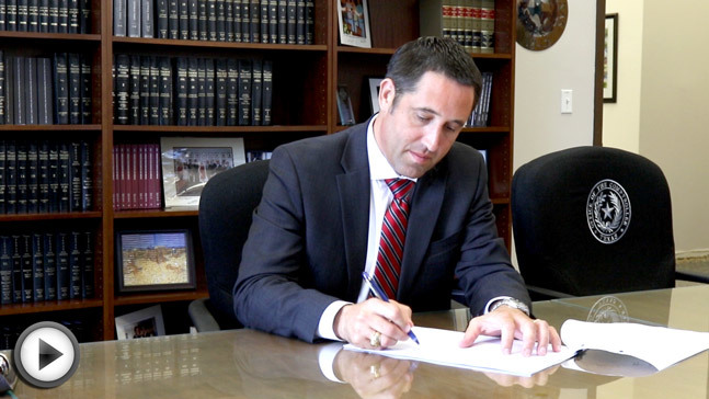 Photo of Texas Comptroller Glenn Hegar certifying the Texas budget