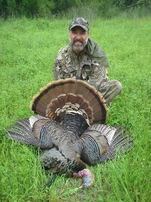 man with 19 lb turkey