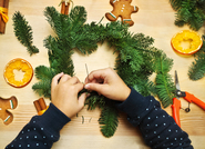 [Stock image] Christmas wreath making