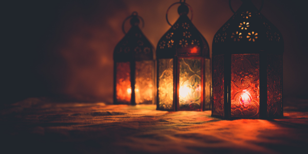 soft lighting with decorative lanterns on a soft cloth