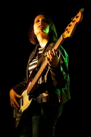 Female bassist