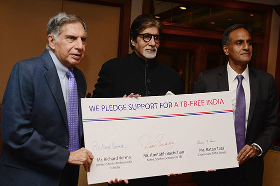 U.S. Ambassador to India Richard Verma, Bollywood superstar Amitabh Bachchan, and Sir Ratan Tata, chairman of Tata Trusts, hold up a sign of support.
