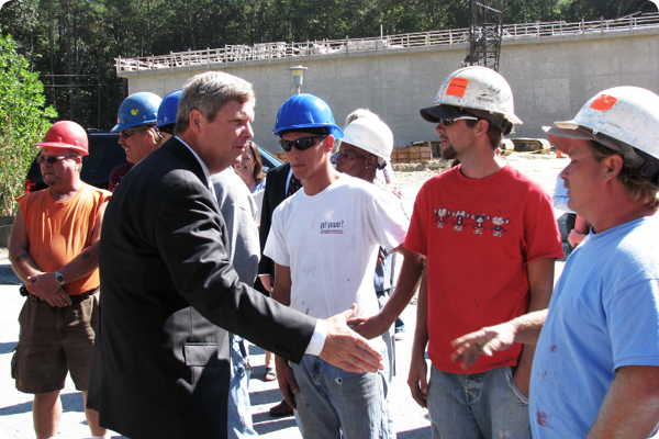 Secretary Vilsack meets with construction workers in Berlin, Maryland. 