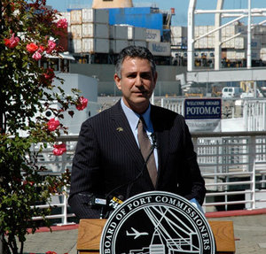 Under Secretary Sánchez during a ceremony formalizing a partnership to promote exports between ITA and the American Association of Port Authorities.