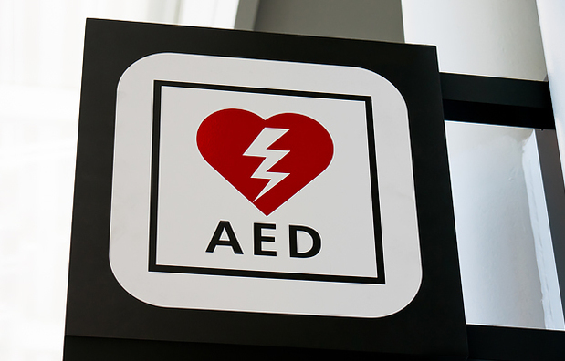 A sign with a heart and thunderbolt that says AED, which means Automated External Defibrillator.