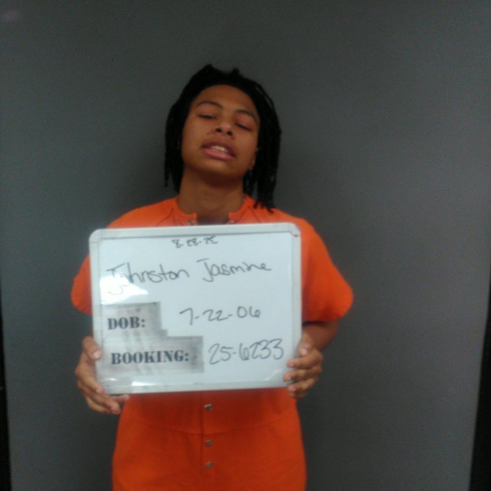 Jasmine Johnston, 19