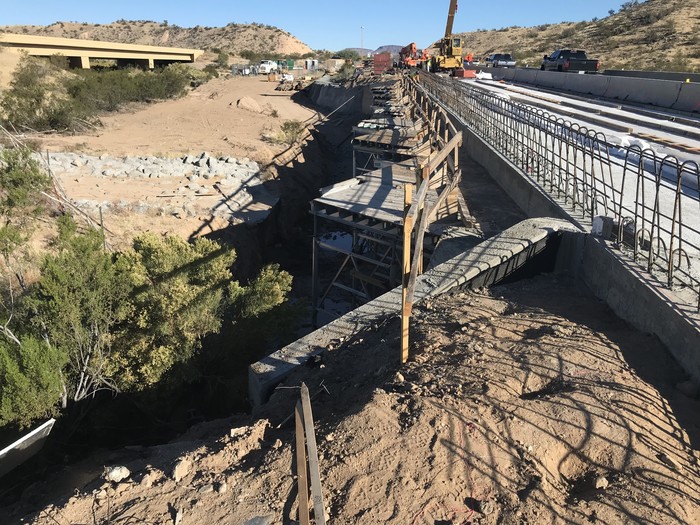 Rehabilitation work on US 93 Kabba Wash Bridge north of Wikieup ...