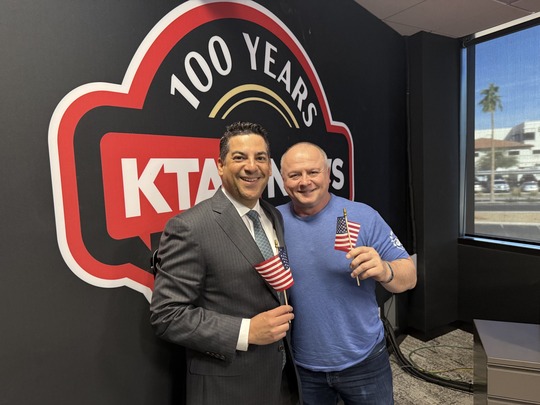 Here I am with Mike Broomhead after I announced the contest!