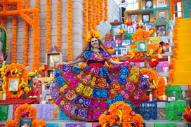 Volunteer at Dia de los Muertos festival