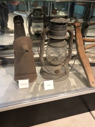 Kerosene container and oil lamp