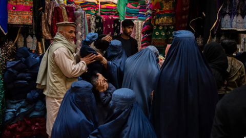 Many women dressed in full burka's at market