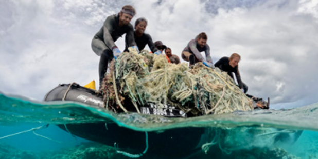 Picture shows group of people pull out the plastic from the ocean
