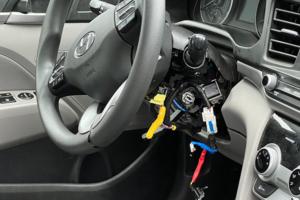 Steering wheel with damage to the ignition after vehicle theft