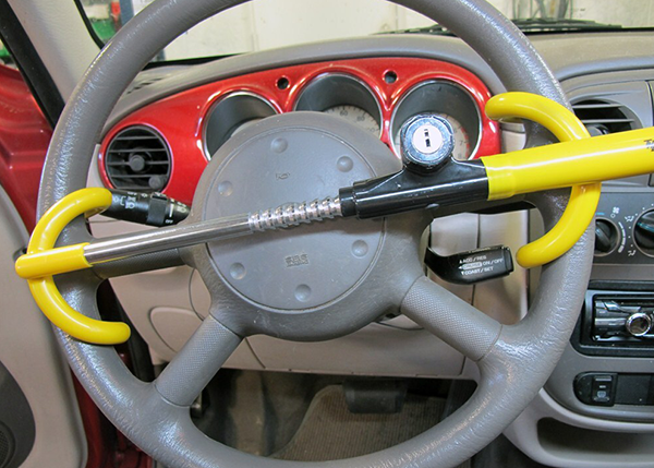 Steering wheel with a yellow steering wheel lock.