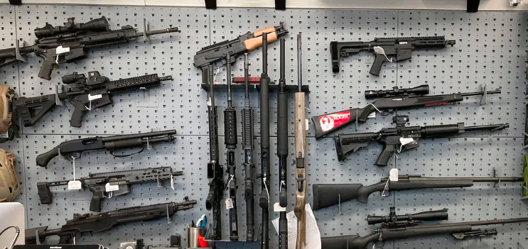 Several type of guns are placed on display 