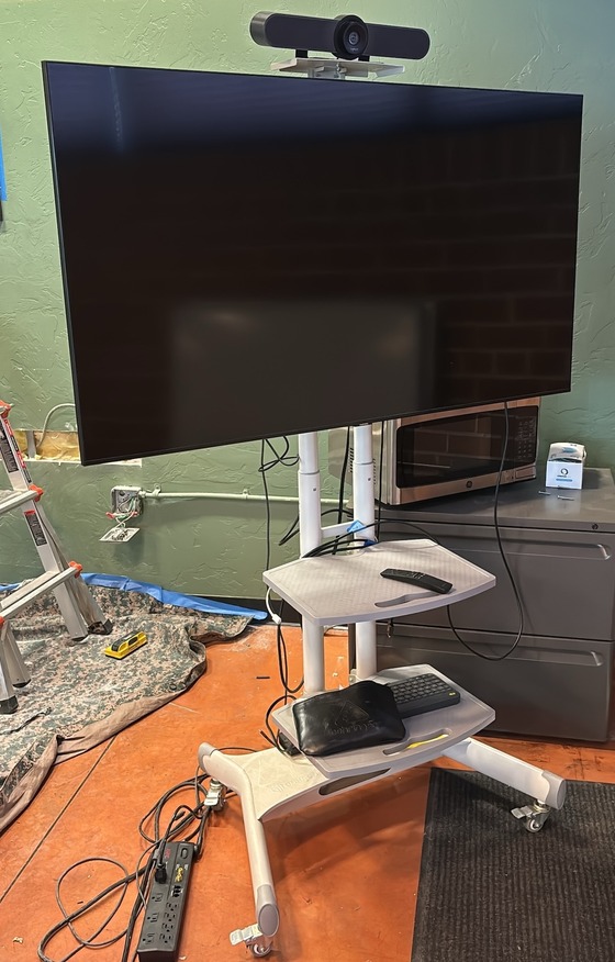 Photo of the tech cart used in the Ward 3 Community Room.