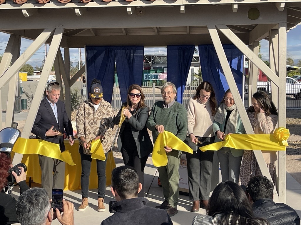 Photo of the ribbon cutting at El Milagro.