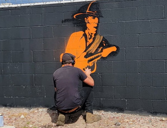Photo of Lawrence painting Stevie Ray Vaughn