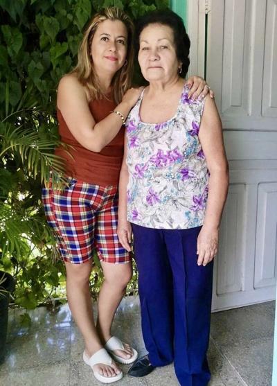 Photo of Julia Benitez and her daughter Dayana.