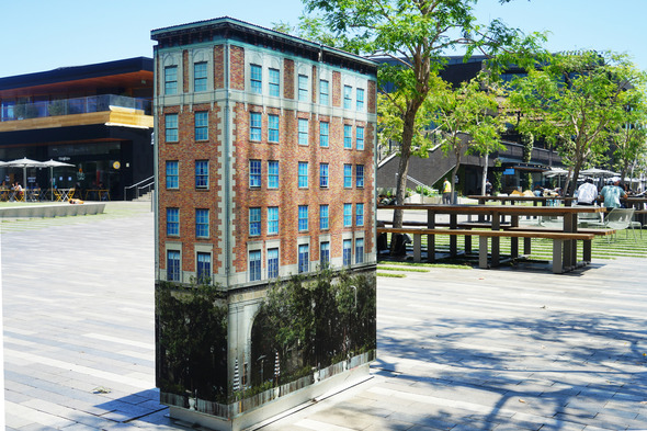 Almost Invisible Box Installation 1