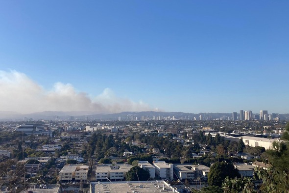 Photo of smoke from Los Angeles fires as seen from Culver City