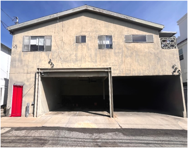 Example of a seismic retrofitted soft story building 