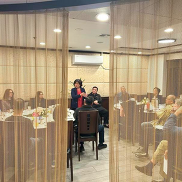 Mayor Liang Chao addresses residents at her November Mayor's Chat at Apple Green Bistro.