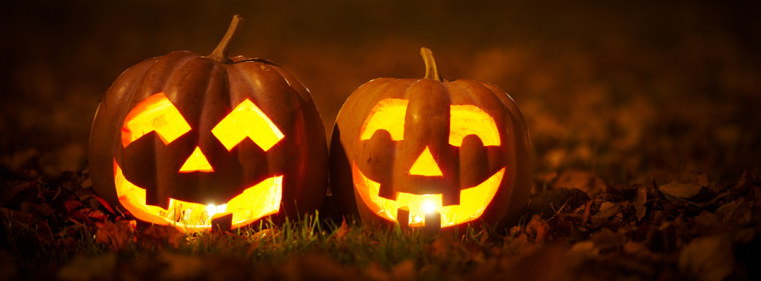 Two jack-o-lanterns at night