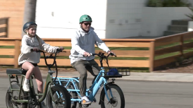 E-bikes - Father and daughter