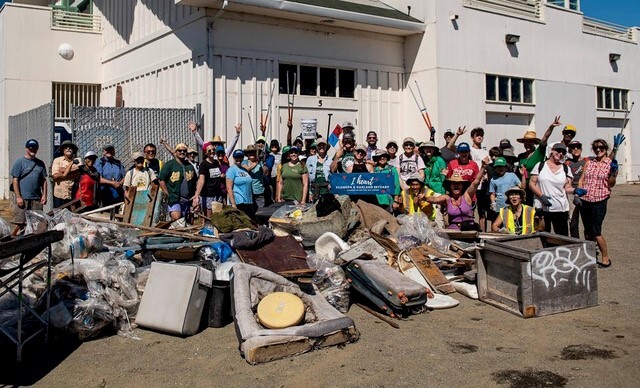 litter cleanup volunteers in group photo