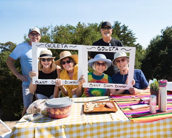 Friends enjoying the Dam Dinner_240817