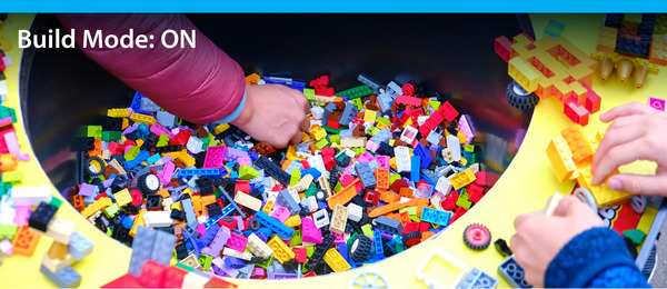 kids building Legos